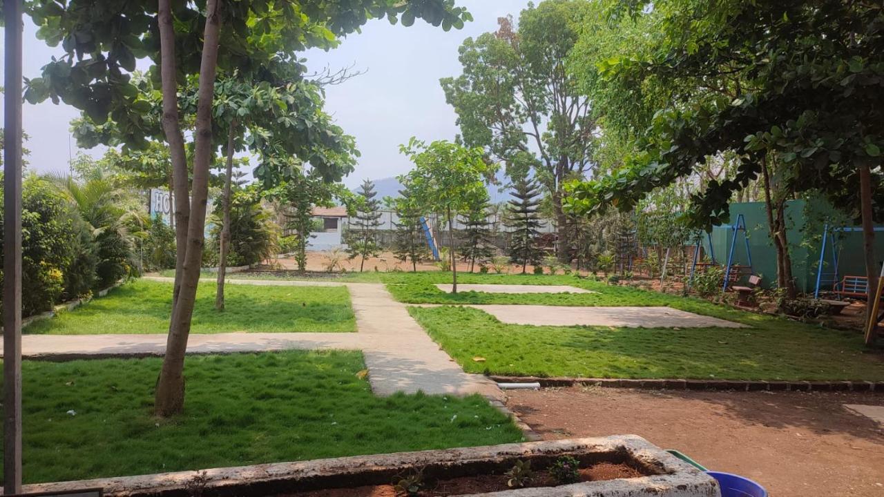 Hotel Metro Palace Resort Karjat Exterior photo