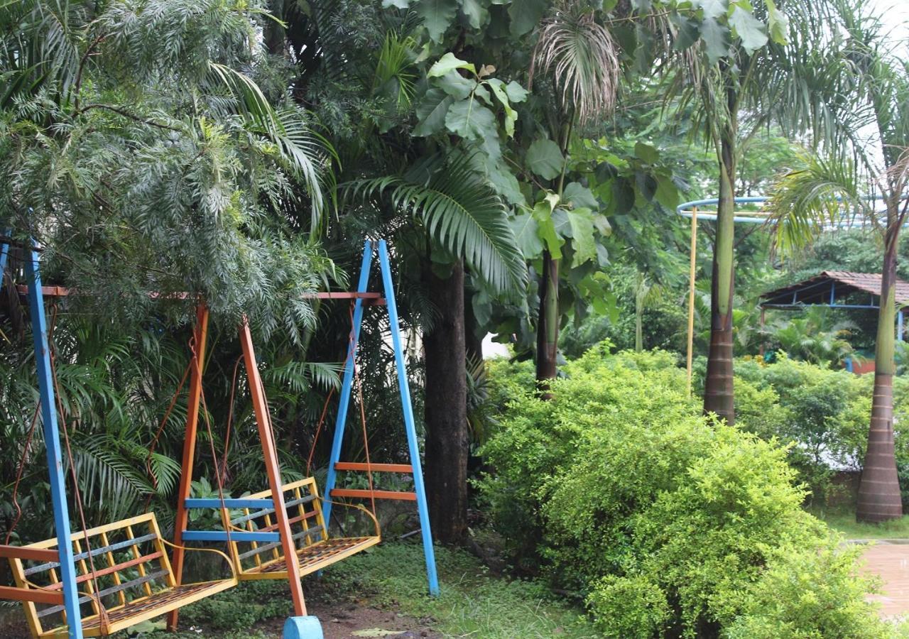 Hotel Metro Palace Resort Karjat Exterior photo