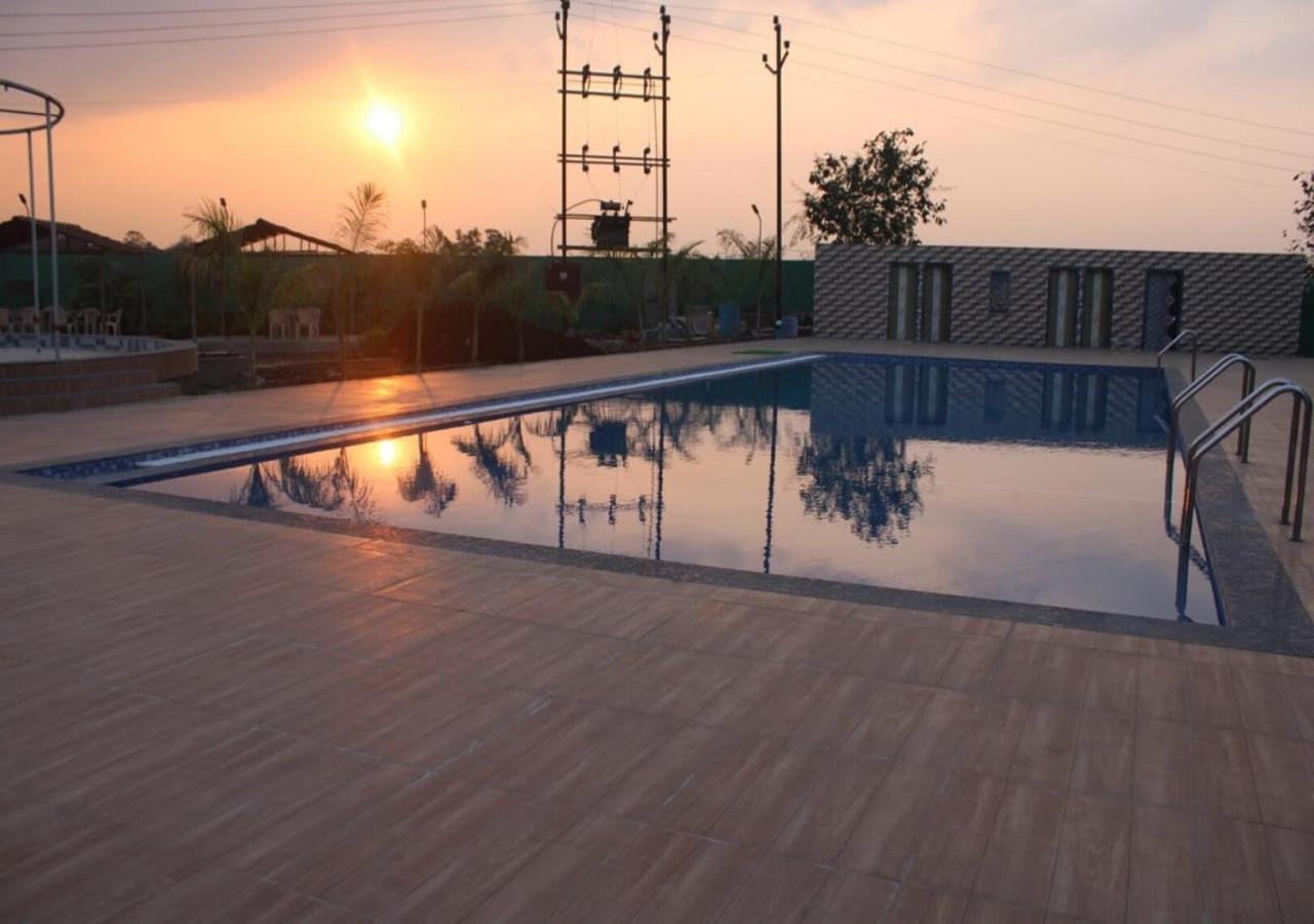 Hotel Metro Palace Resort Karjat Exterior photo