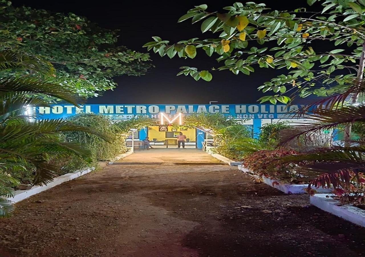 Hotel Metro Palace Resort Karjat Exterior photo